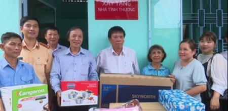 Báo Giao thông bàn giao nhà tình thương cho gia đình có 3 bà cháu bị tai nạn giao thông ở phường 1 Báo Giao thông bàn giao nhà tình thương cho gia đình có 3 bà cháu bị tai nạn giao thông ở phường 1