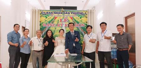 UBND PHƯỜNG 1 TỔ CHỨC LỄ TRAO GIẤY CHỨNG NHẬN KẾT HÔN CHO CÁC CẶP ĐÔI UBND PHƯỜNG 1 TỔ CHỨC LỄ TRAO GIẤY CHỨNG NHẬN KẾT HÔN CHO CÁC CẶP ĐÔI